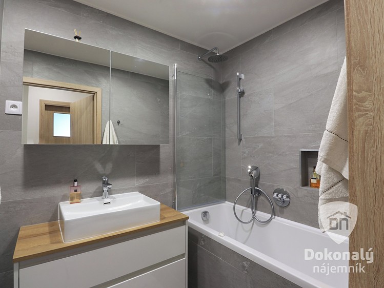 Pronájem bytu 3+kk 68 m² - foto 3
