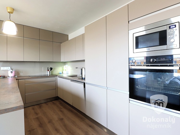 Pronájem bytu 3+kk 68 m² - foto 2