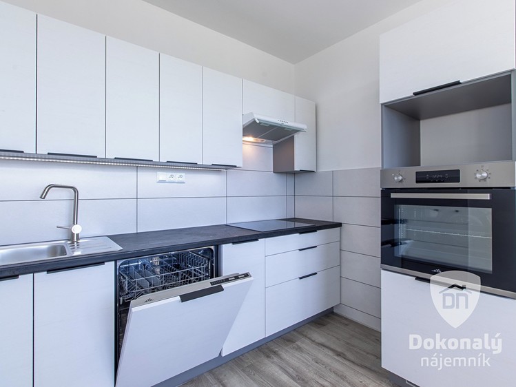 Pronájem bytu 3+1 70 m² - foto 1