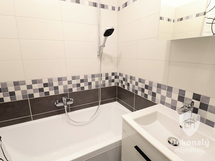 Pronájem bytu 2+1 55 m² - foto 3