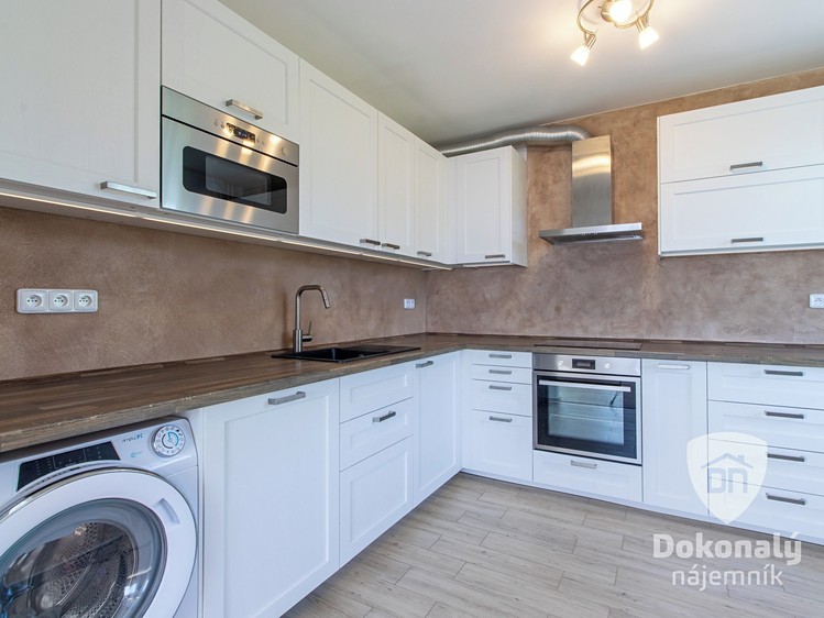 Pronájem bytu 3+1 72 m² - foto 1