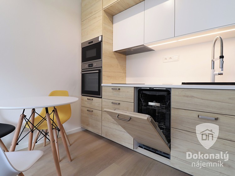 Pronájem bytu 1+kk 28 m² - foto 3