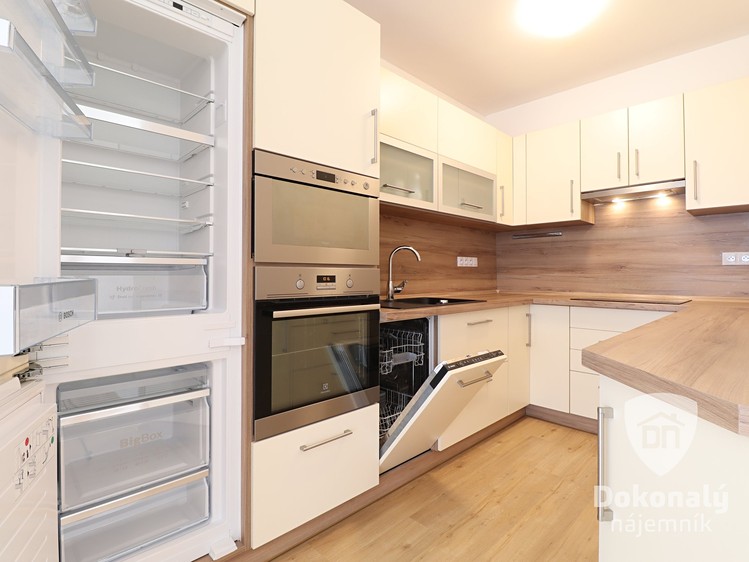 Pronájem bytu 3+kk 57 m² - foto 3