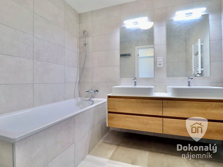Pronájem bytu 4+kk 102 m² - foto 3