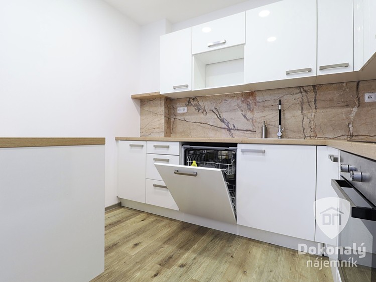 Pronájem bytu 3+kk 75 m² - foto 1
