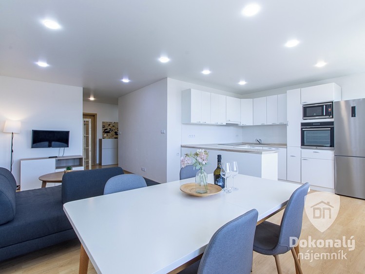 Pronájem bytu 3+kk 68 m² - foto 1