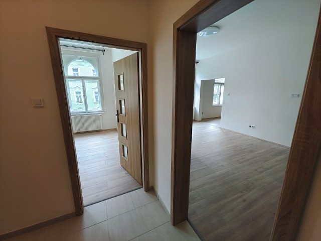 Pronájem bytu 2+1 68 m² - foto 2