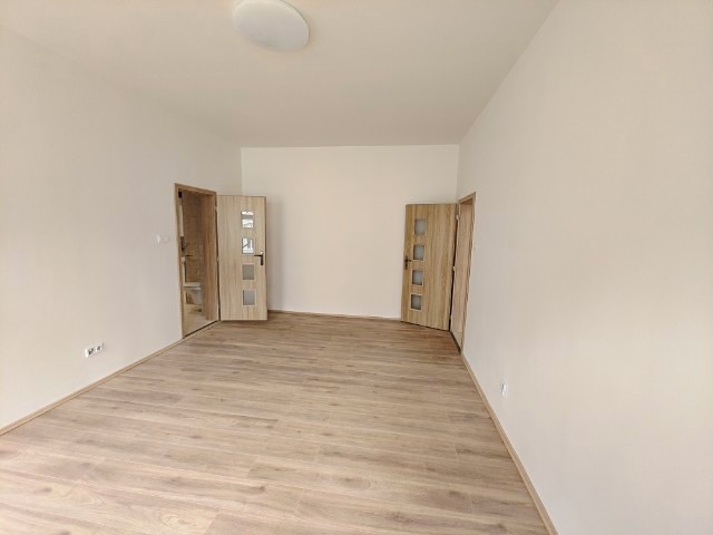 Pronájem bytu 2+1 68 m² - foto 4