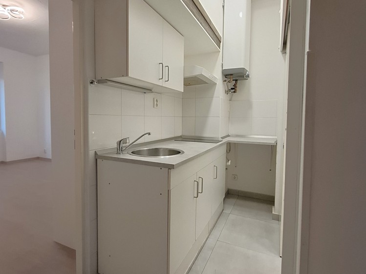 Pronájem bytu 1+kk 27 m² (Podkrovní) - foto 3