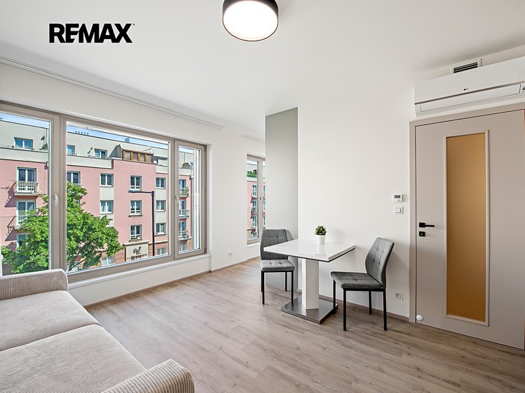 Pronájem bytu 1+kk 36 m² - foto 8