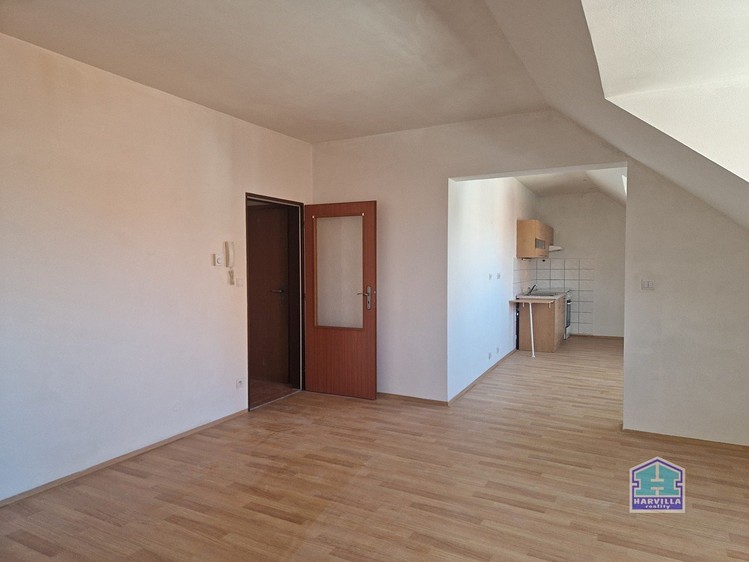 Pronájem bytu 2+kk 53 m² (Podkrovní) - foto 3