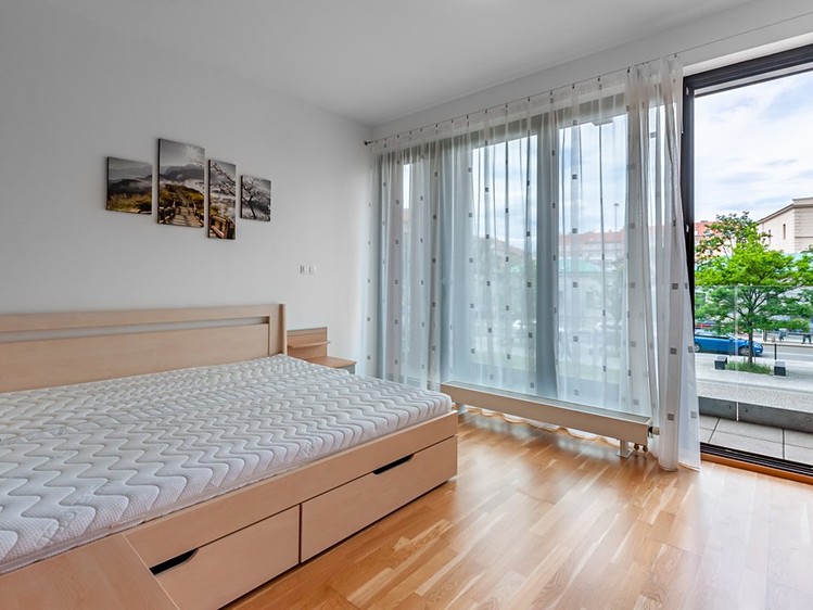 Pronájem bytu 2+kk 76 m² - foto 5