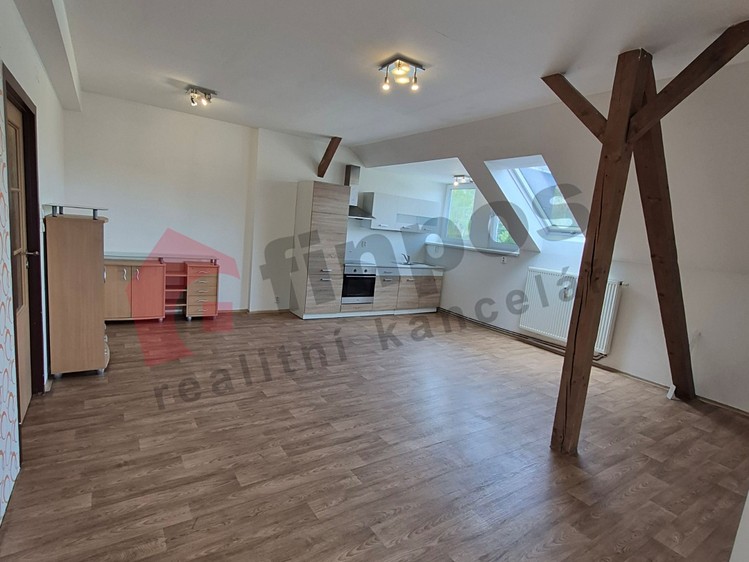 Pronájem bytu 3+kk 91 m² (Podkrovní) - foto 3