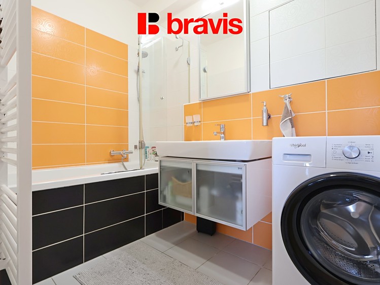 Pronájem bytu 2+kk 66 m² - foto 4