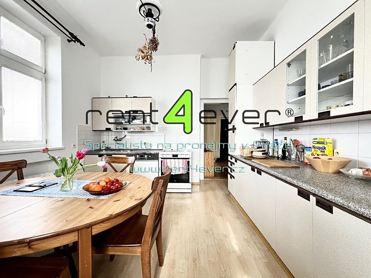 Pronájem bytu 3+1 92 m² - foto 5