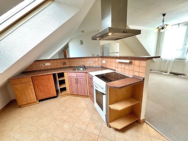 Pronájem bytu 2+kk 75 m² (Podkrovní) - foto 1
