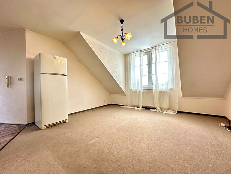 Pronájem bytu 2+kk 75 m² (Podkrovní) - foto 3