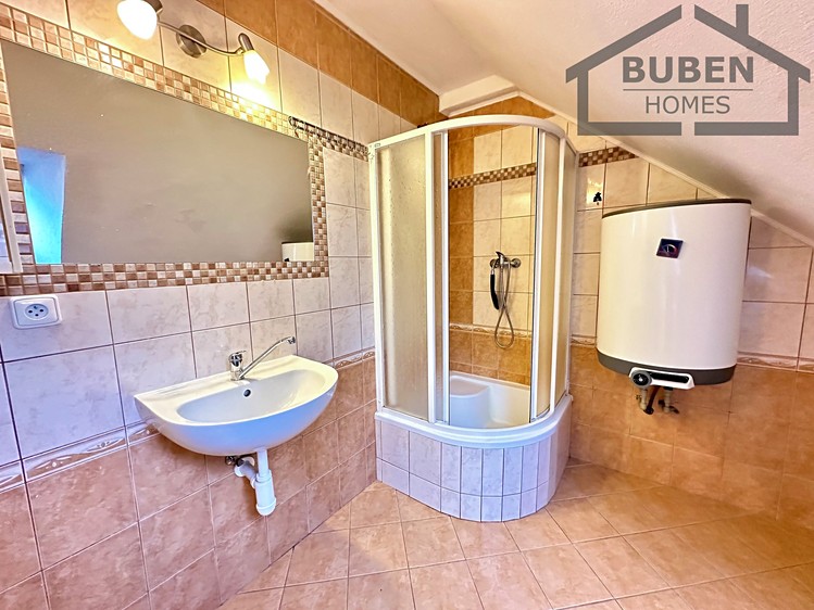 Pronájem bytu 2+kk 75 m² (Podkrovní) - foto 4