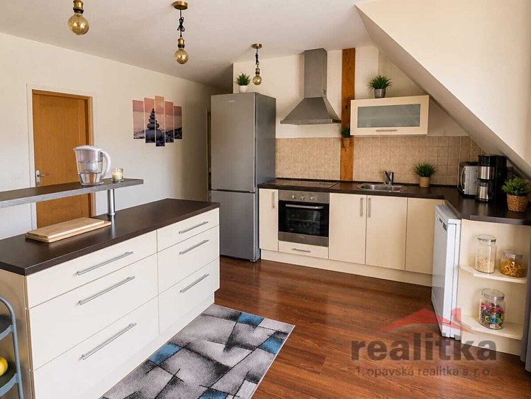 Pronájem bytu 4+kk 140 m² - foto 1