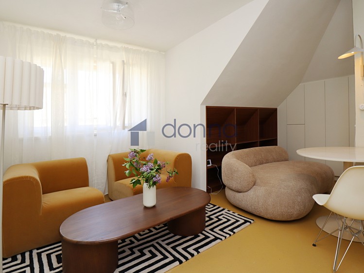 Pronájem bytu 2+kk 53 m² (Podkrovní) - foto 3