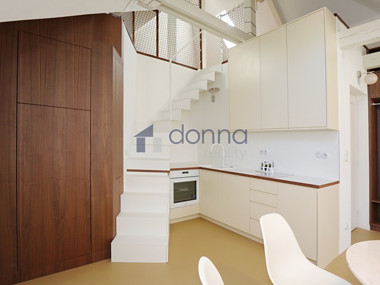 Pronájem bytu 2+kk 53 m² (Podkrovní) - foto 2
