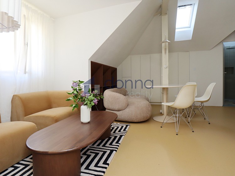 Pronájem bytu 2+kk 53 m² (Podkrovní) - foto 7