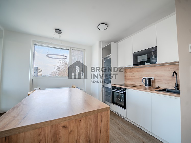 Pronájem bytu 2+kk 65 m² (Jednopodlažní) - foto 4