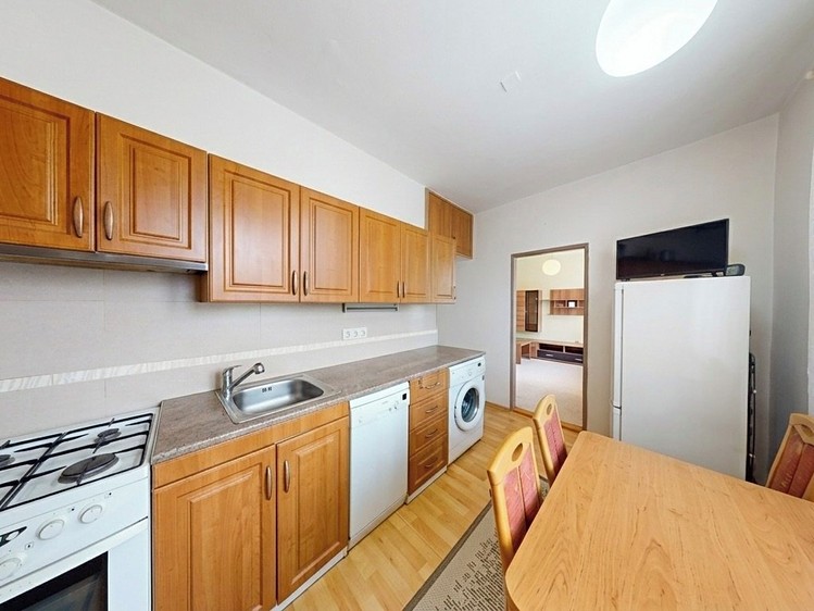 Pronájem bytu 3+1 70 m² (Jednopodlažní) - foto 1