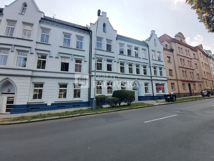 Pronájem bytu 1+kk 37 m² - foto 1