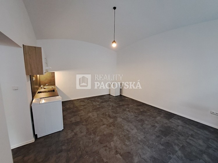 Pronájem bytu 1+kk 37 m² - foto 3