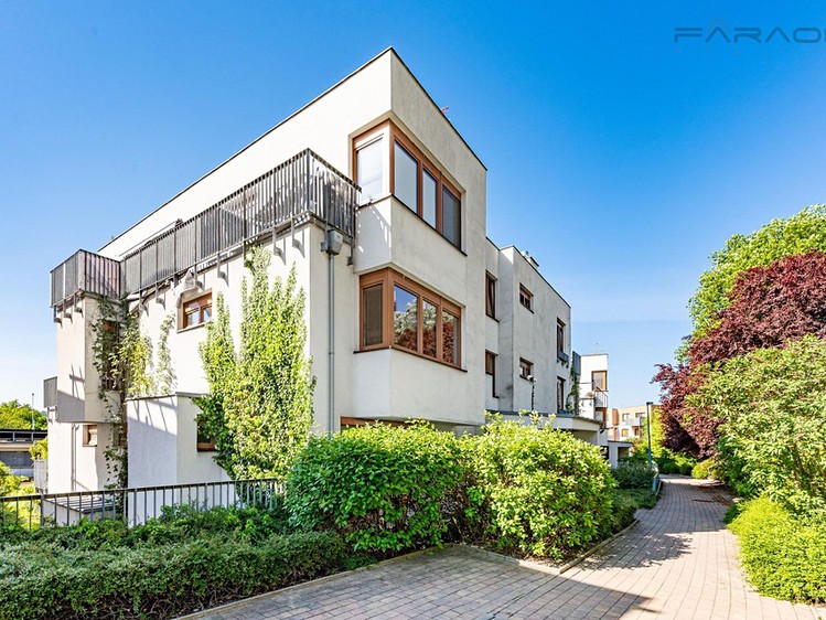 Pronájem bytu 2+kk 81 m² - foto 1