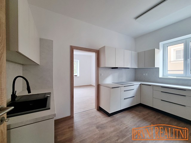 Pronájem bytu 2+1 65 m² - foto 2