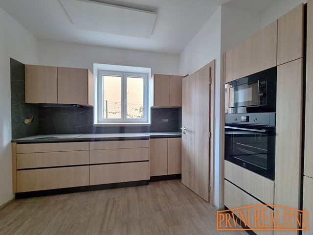 Pronájem bytu 2+1 65 m² - foto 3