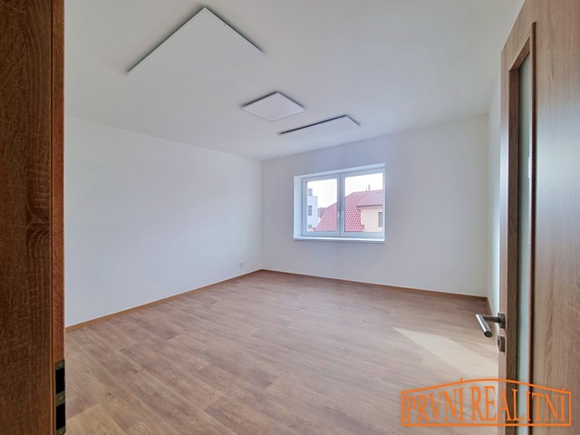 Pronájem bytu 2+1 65 m² - foto 7
