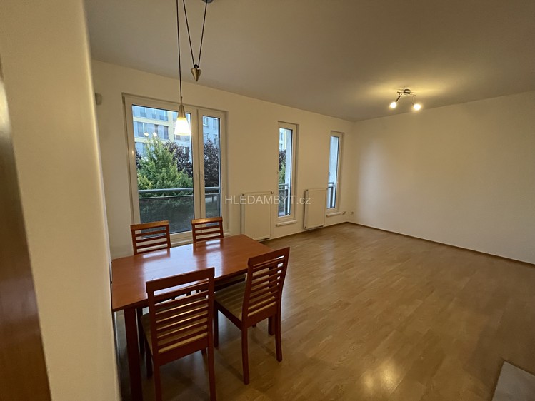 Pronájem bytu 2+kk 58 m² - foto 3