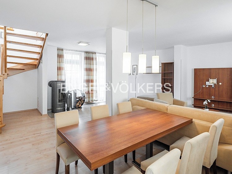 Pronájem bytu 3+kk 110 m² - foto 1
