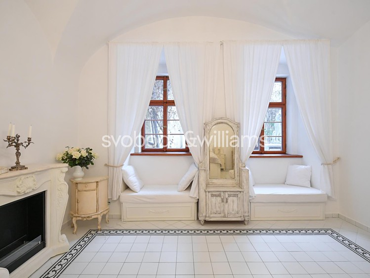 Pronájem bytu 1+1 60 m² - foto 4