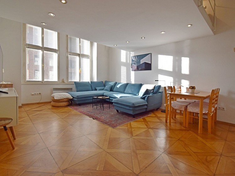 Pronájem bytu 1+1 55 m² (Mezonet) - foto 1