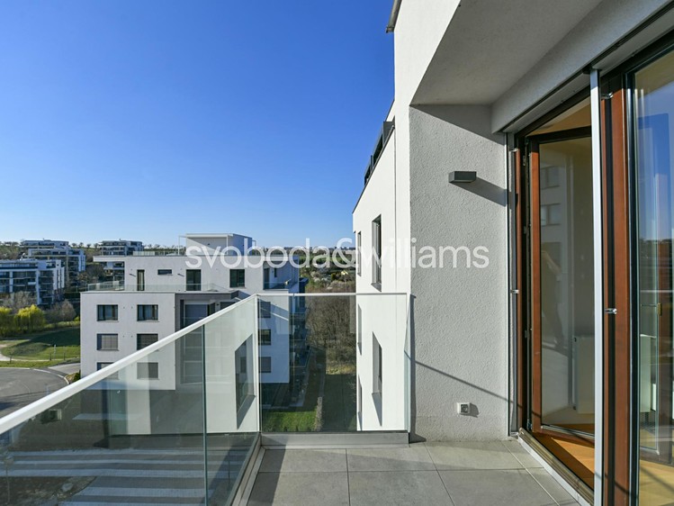 Pronájem bytu 3+kk 78 m² - foto 3