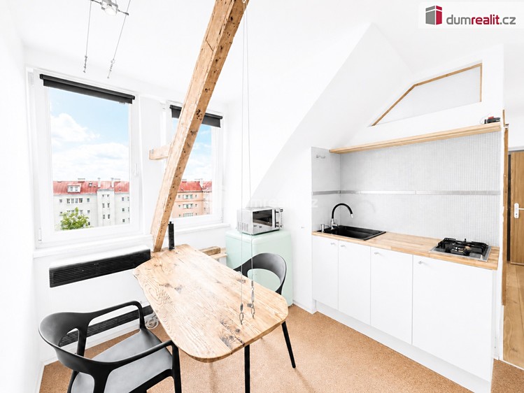 Pronájem bytu 1+kk 28 m² - foto 1