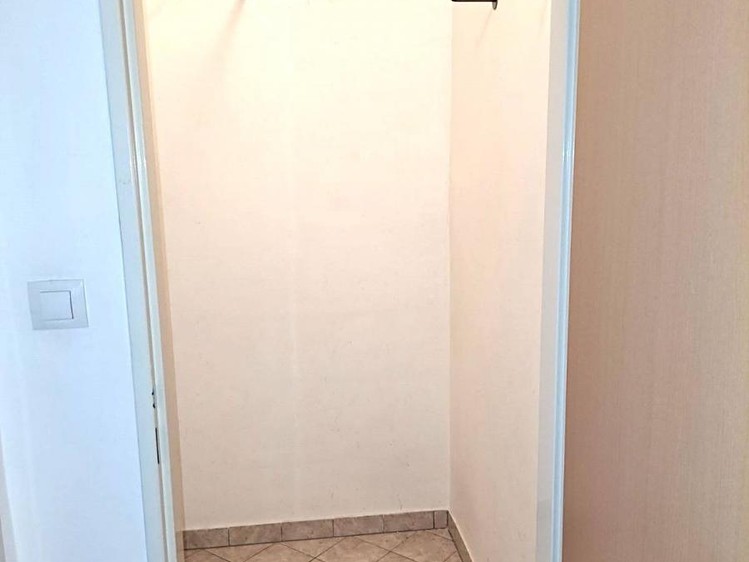 Pronájem bytu 2+kk 56 m² (Jednopodlažní) - foto 2