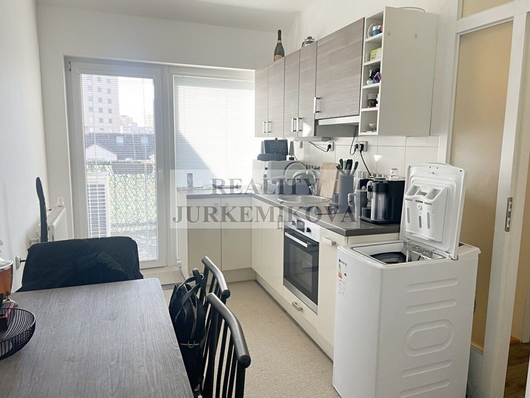 Pronájem bytu 2+1 62 m² - foto 1