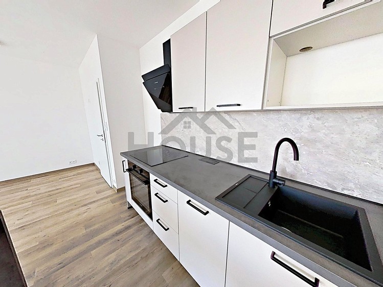 Pronájem bytu 2+kk 61 m² - foto 2