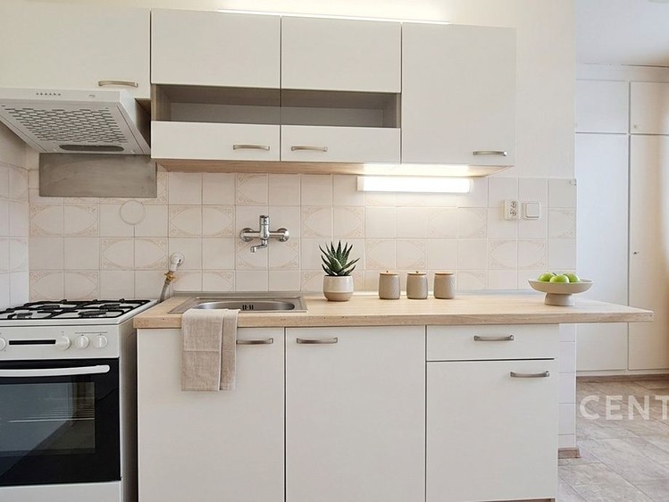 Pronájem bytu 2+1 58 m² - foto 3