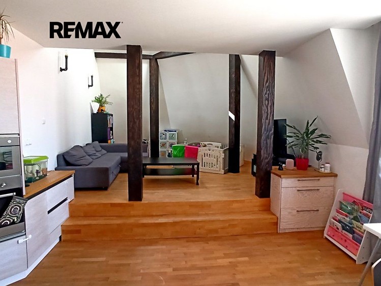 Pronájem bytu 3+kk 99 m² (Loft) - foto 1