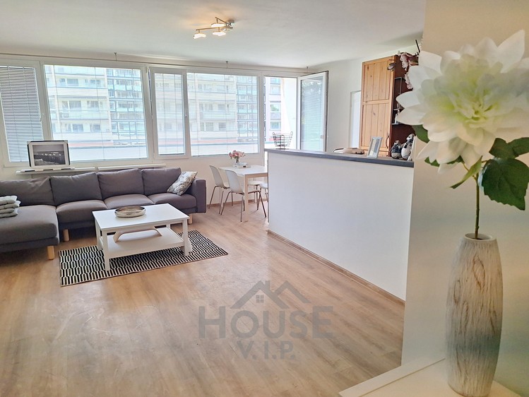 Pronájem bytu 4+kk 92 m² - foto 1