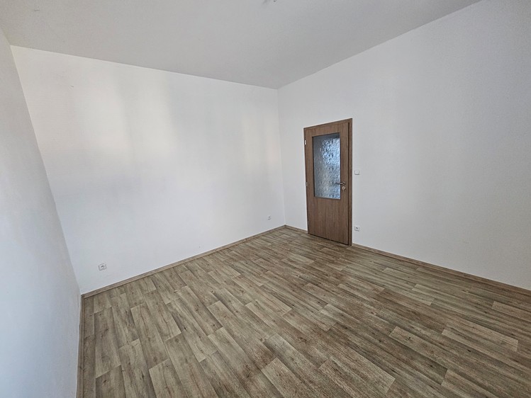 Pronájem bytu 2+1 63 m² - foto 4