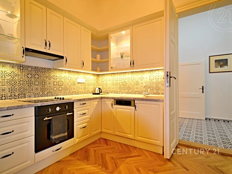 Pronájem bytu 3+1 87 m² - foto 3