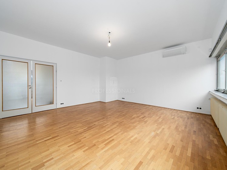 Pronájem bytu 2+1 95 m² - foto 2