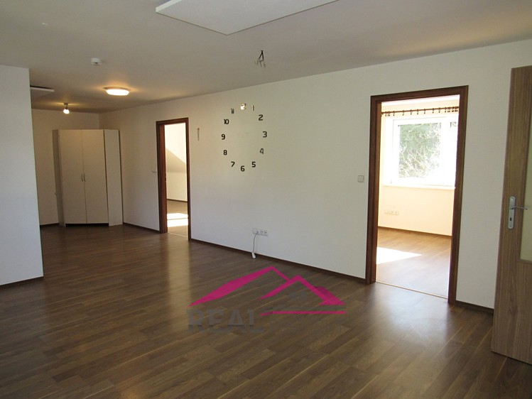 Pronájem bytu 3+kk 80 m² - foto 3